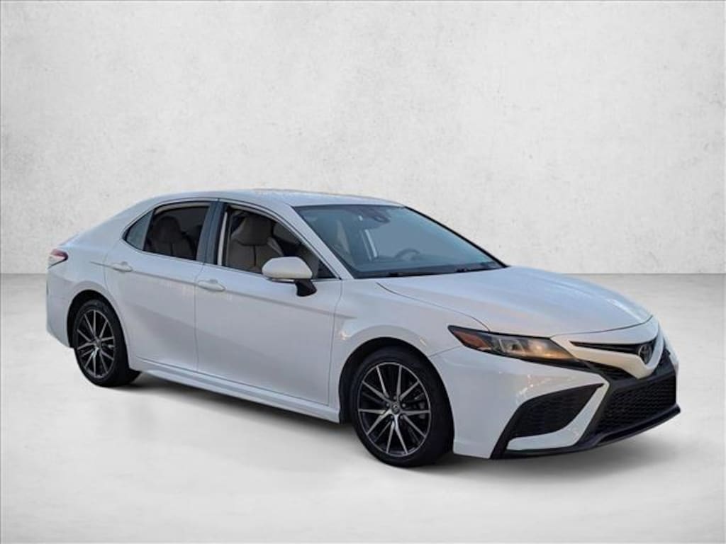 Used 2022 Toyota Camry SE Sedan