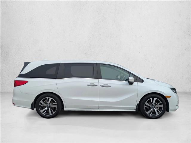2021 Honda Odyssey Touring photo 3