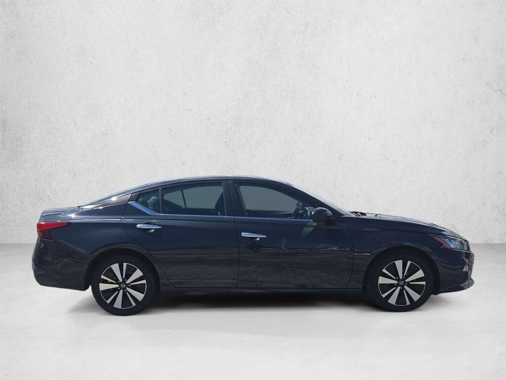 Used 2022 Nissan Altima 2.5 SV Sedan