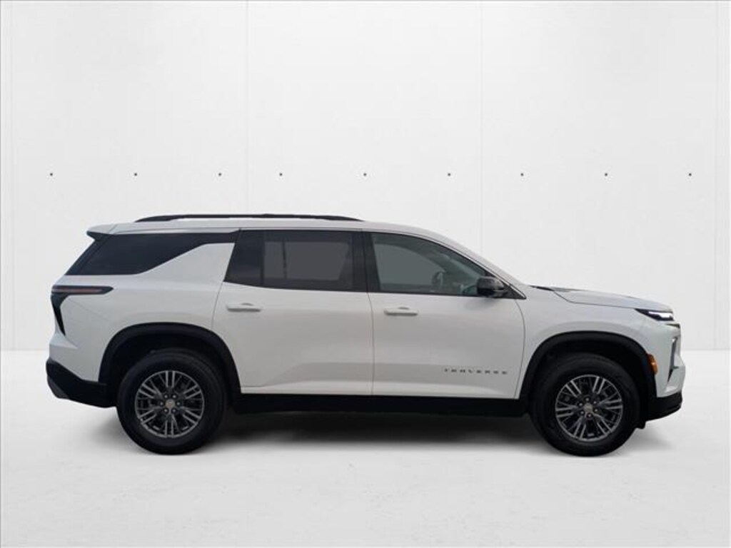 Used 2024 Chevrolet Traverse FWD LT SUV