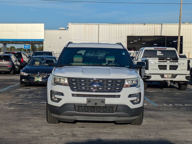 2017 Ford Explorer XLT photo 2