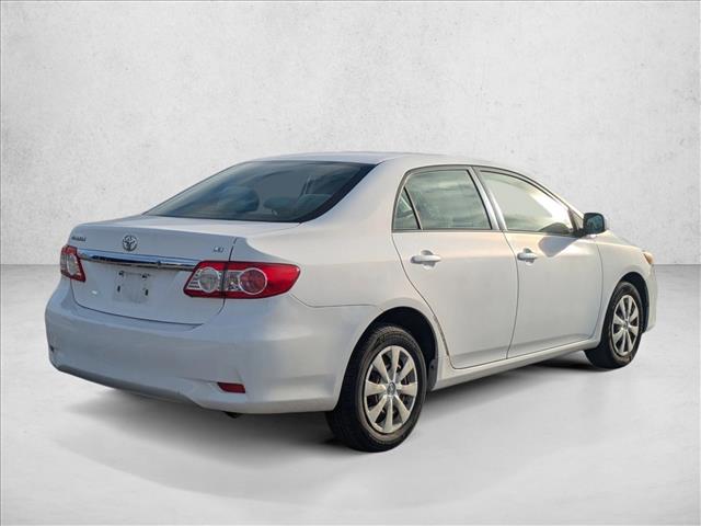 2011 Toyota Corolla LE photo 3