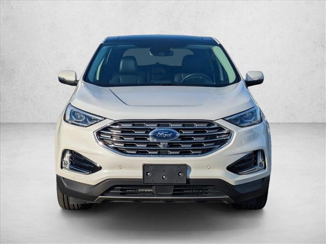 2021 Ford Edge Titanium photo 2
