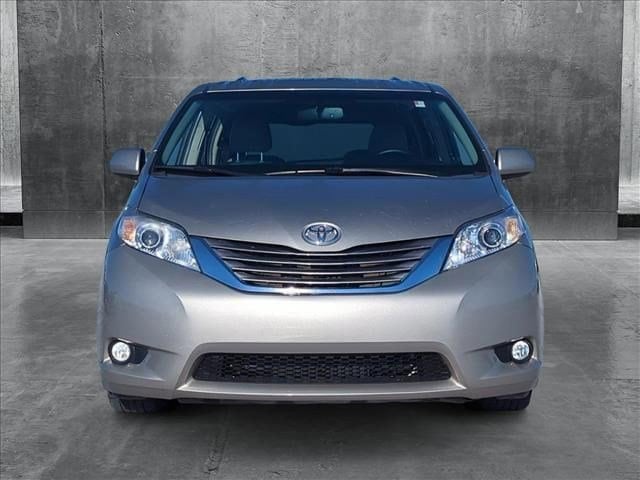 Used 2017 Toyota Sienna XLE with VIN 5TDYZ3DCXHS845607 for sale in Clearwater, FL
