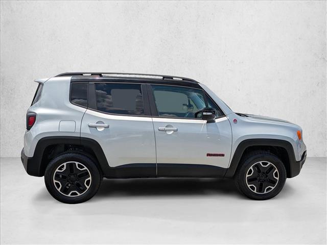 2016 Jeep Renegade Trailhawk photo 2