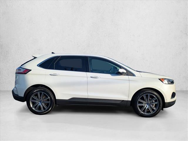 2021 Ford Edge Titanium photo 4