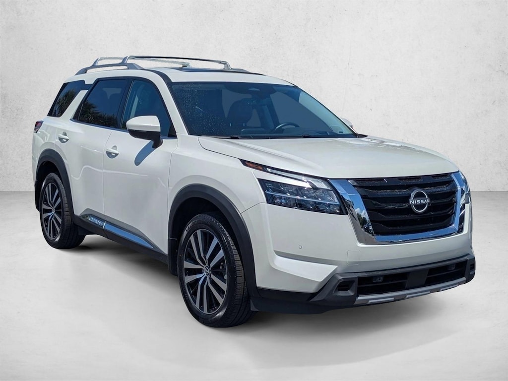Used 2024 Nissan Pathfinder Platinum SUV