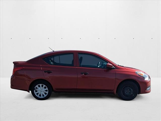 2017 Nissan Versa Plus photo 4