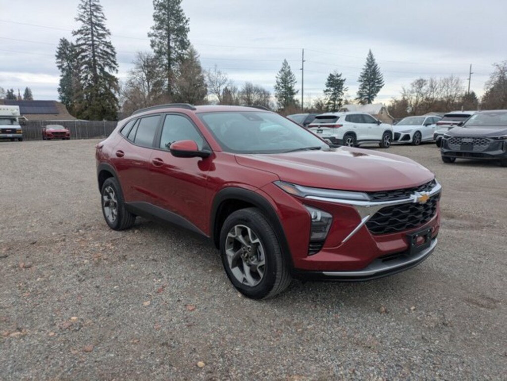 Used 2025 Chevrolet Trax LT SUV