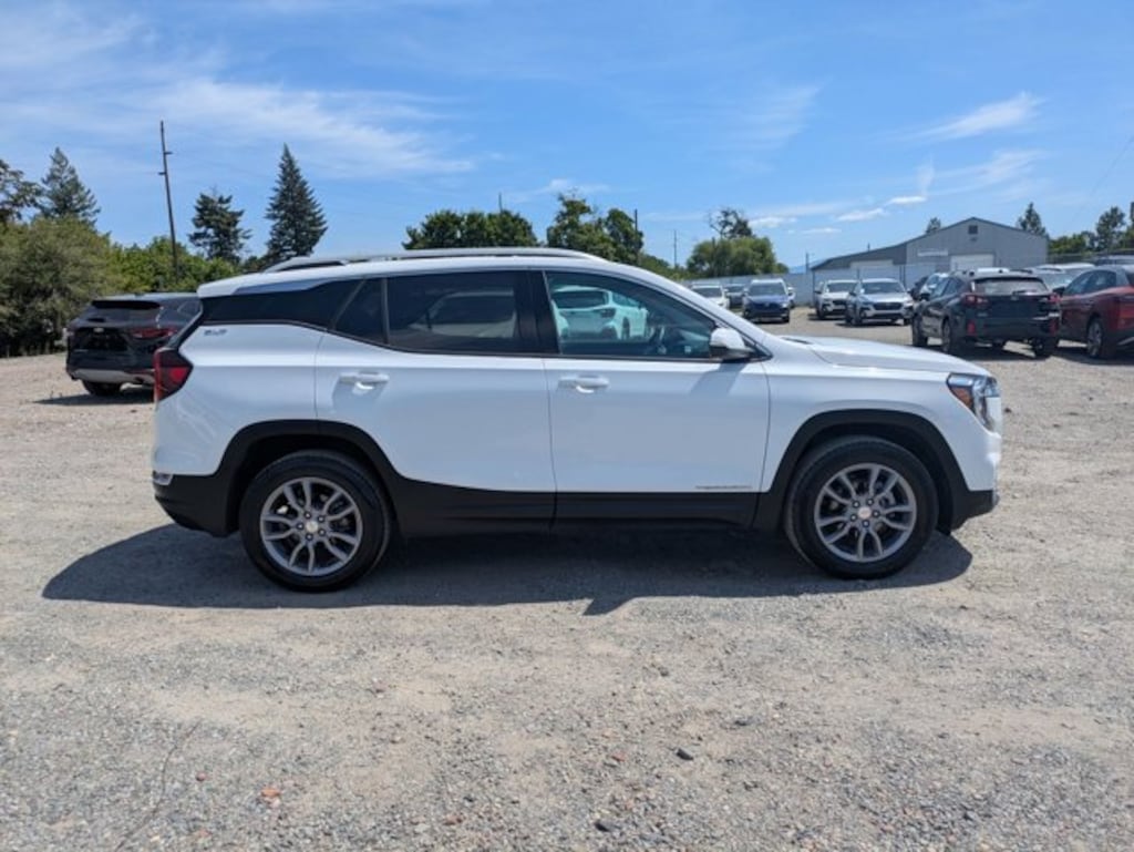 Used 2024 GMC Terrain SLT SUV