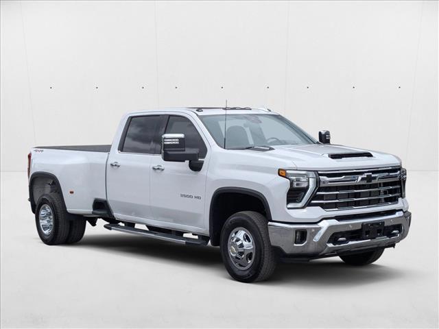 2024 Chevrolet Silverado 3500HD LTZ photo 3