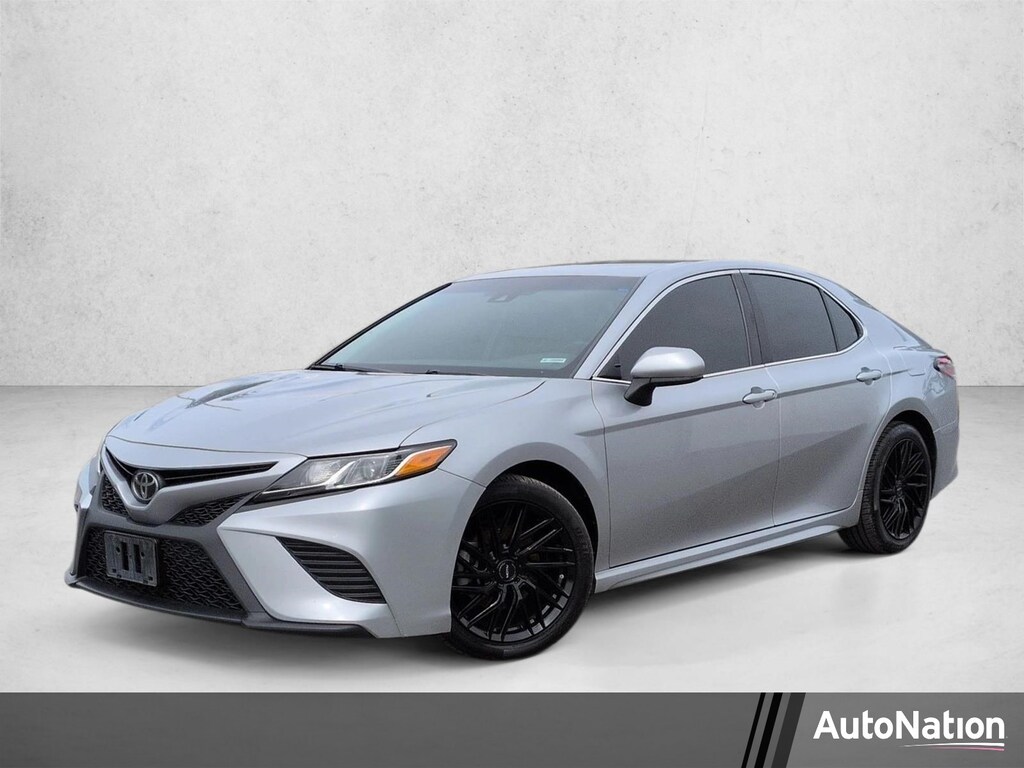 Used 2019 Toyota Camry SE Sedan
