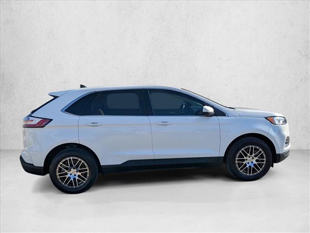 2022 Ford Edge SEL photo 4