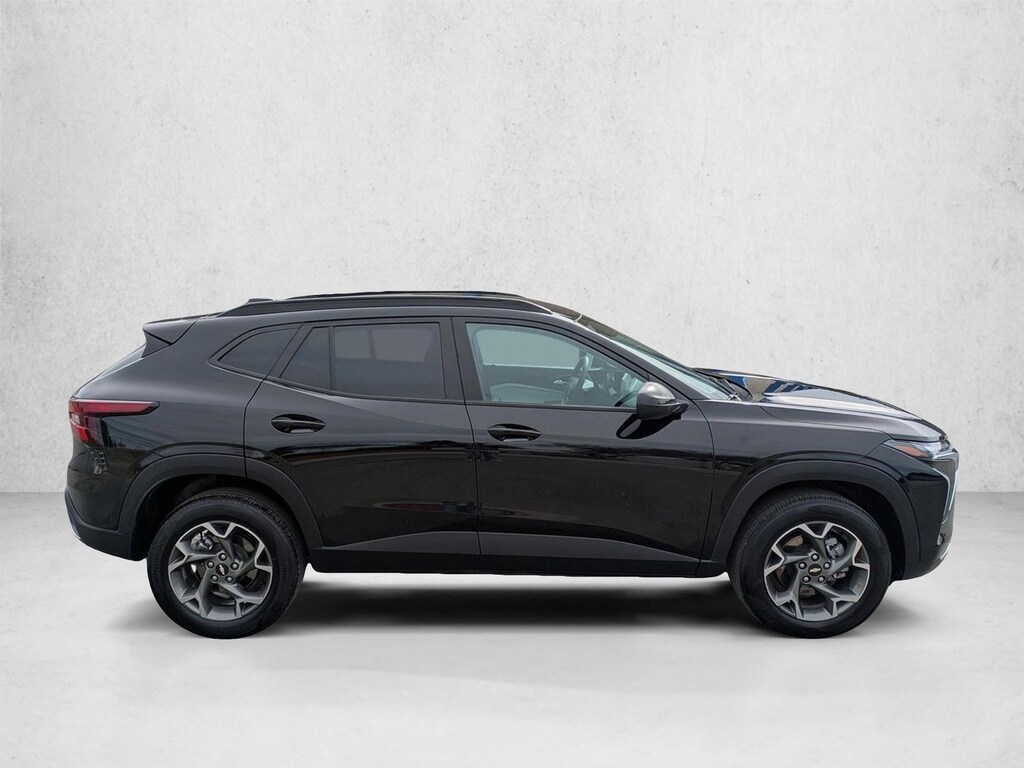 Used 2025 Chevrolet Trax LT SUV