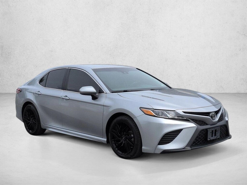 Used 2019 Toyota Camry SE Sedan