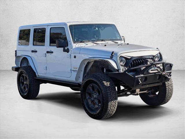 2014 Jeep Wrangler Unlimited Sahara photo 3