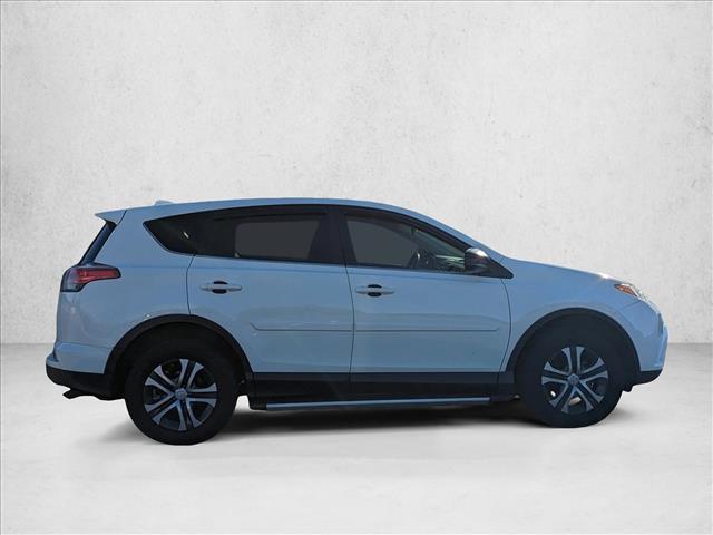 2018 Toyota RAV4 LE photo 3