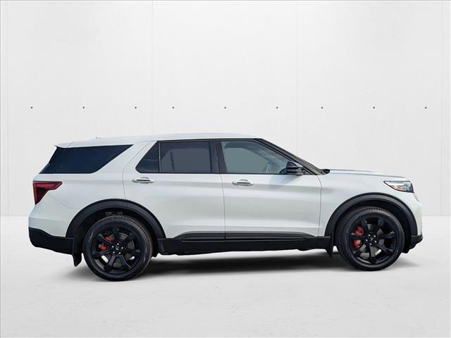 2022 Ford Explorer ST photo 4