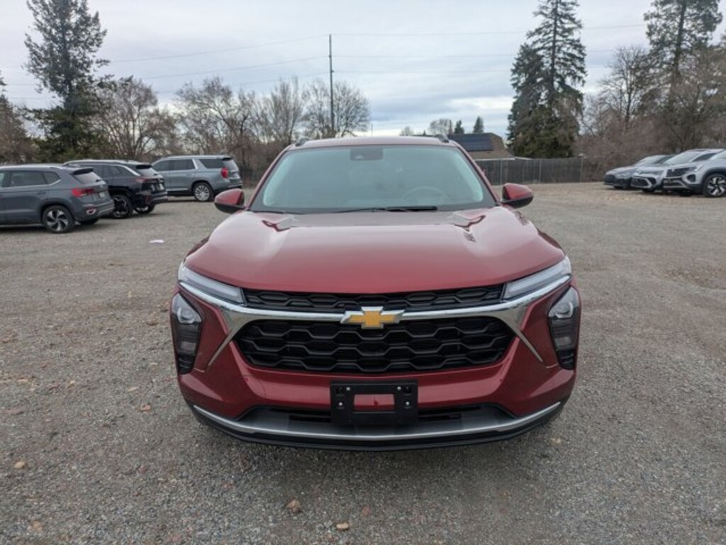 Used 2025 Chevrolet Trax LT SUV