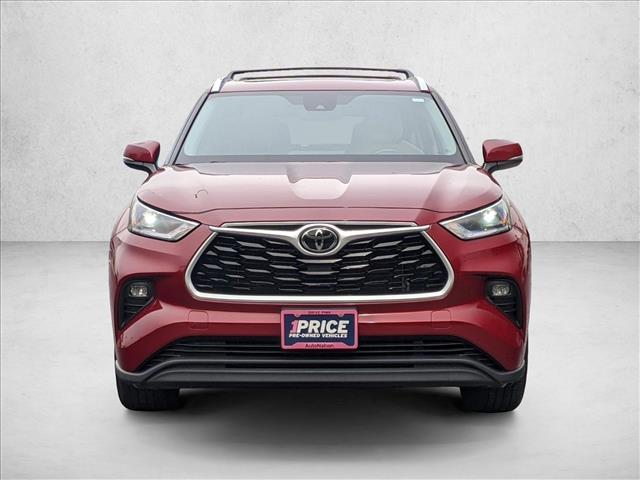 2021 Toyota Highlander XLE photo 2