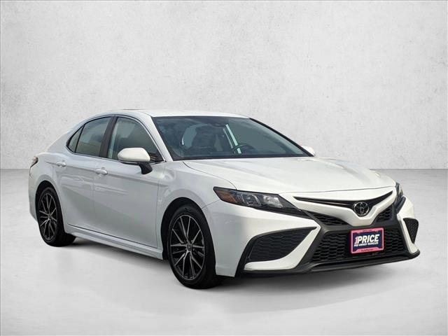 2024 Toyota Camry SE photo 3