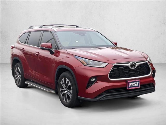 2021 Toyota Highlander XLE photo 3