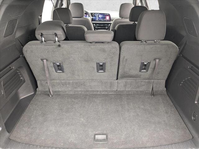 2024 Chevrolet Traverse AWD LT photo 5