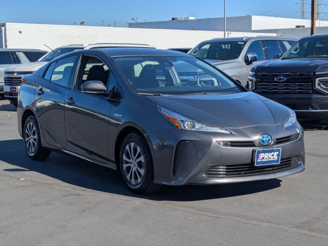 2019 Toyota Prius L Eco photo 2