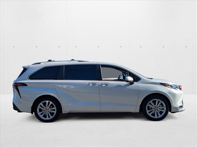 2023 Toyota Sienna Platinum photo 4