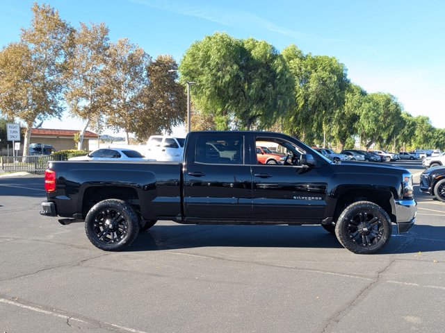 2017 Chevrolet Silverado 1500 LT photo 4