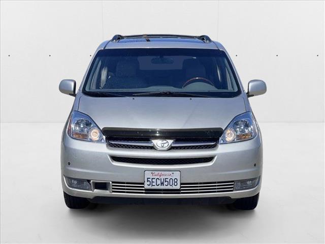 2004 Toyota Sienna XLE Limited photo 2