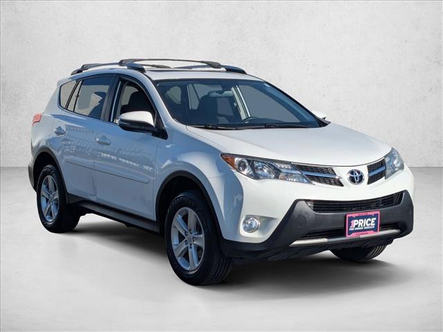 2014 Toyota RAV4 XLE photo 2