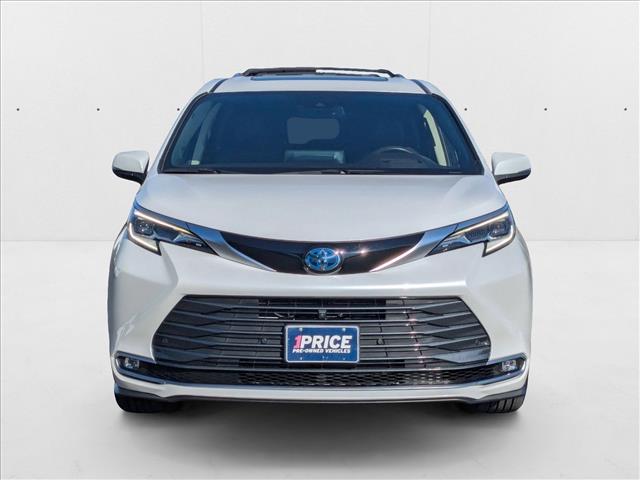 2023 Toyota Sienna Platinum photo 2
