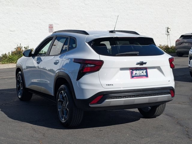 2024 Chevrolet Trax LT photo 3