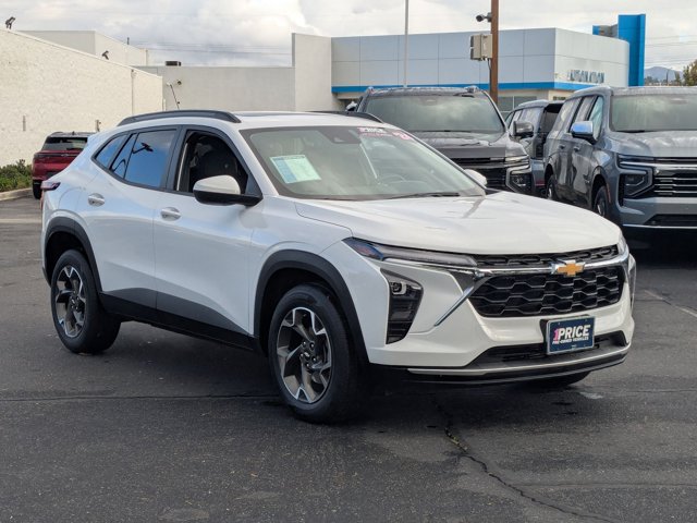 2024 Chevrolet Trax LT photo 2