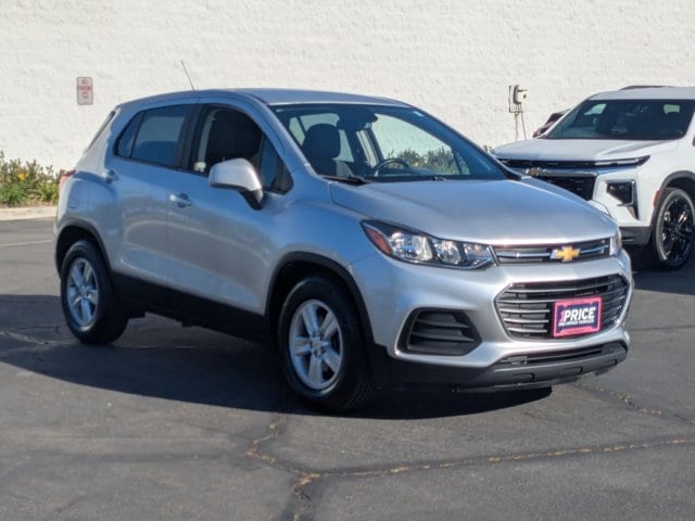 2020 Chevrolet Trax LS photo 2