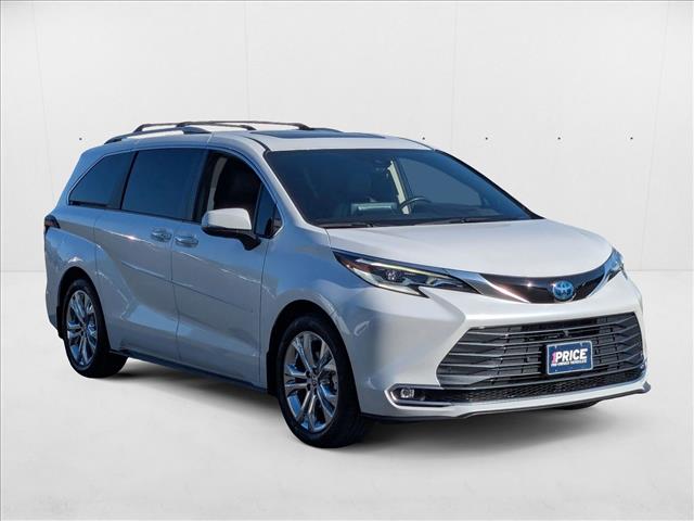 2023 Toyota Sienna Platinum photo 3
