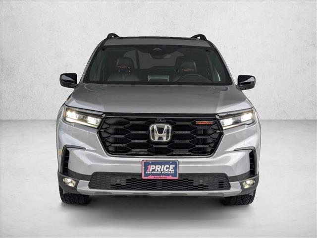 2023 Honda Pilot TrailSport photo 2