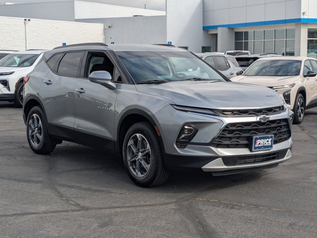 2024 Chevrolet Blazer LT photo 2