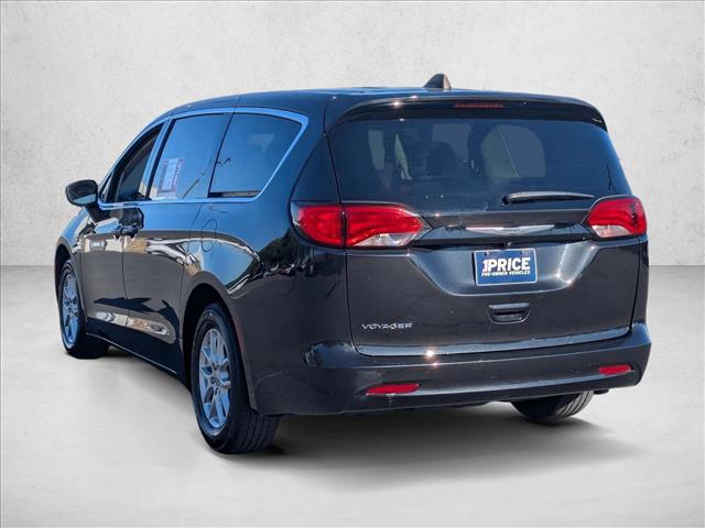 2022 Chrysler Voyager LX photo 3