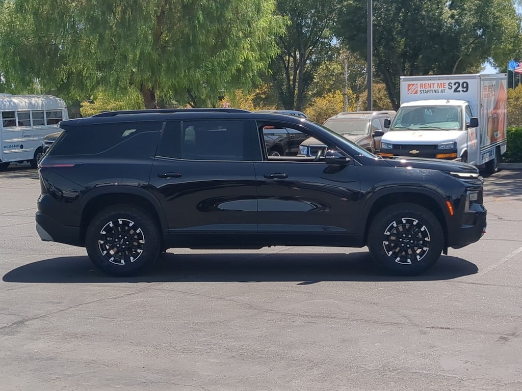 Used 2025 Chevrolet Traverse AWD Z71 SUV