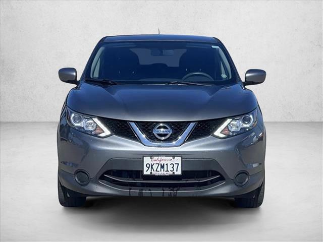 2017 Nissan Rogue Sport S photo 2