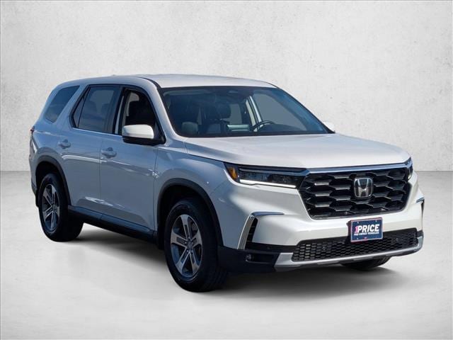 2024 Honda Pilot EX-L 7 Passenger photo 2