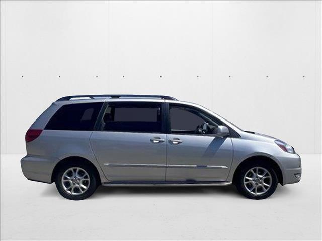 2004 Toyota Sienna XLE Limited photo 4