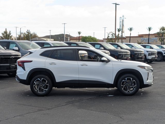 2024 Chevrolet Trax LT photo 3