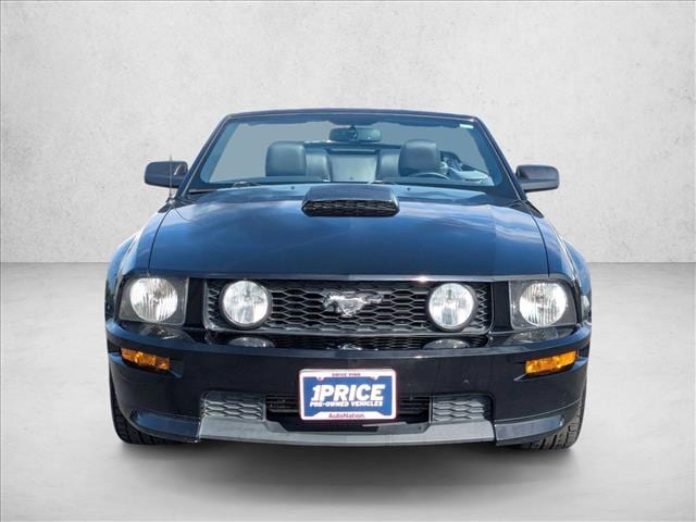 2008 Ford Mustang GT Deluxe photo 2