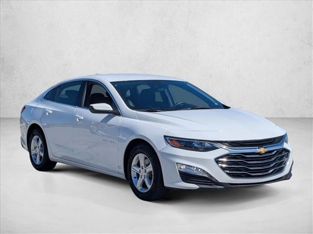 2023 Chevrolet Malibu LT photo 2