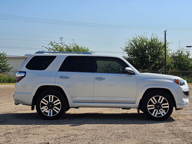 2015 Toyota 4Runner SR5 photo 4