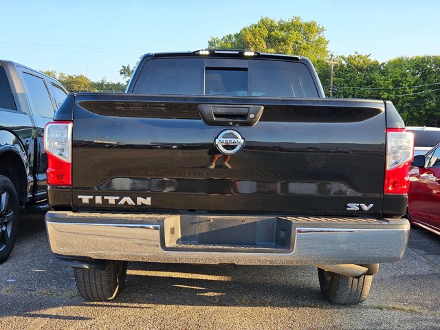 2018 Nissan Titan SV photo 3
