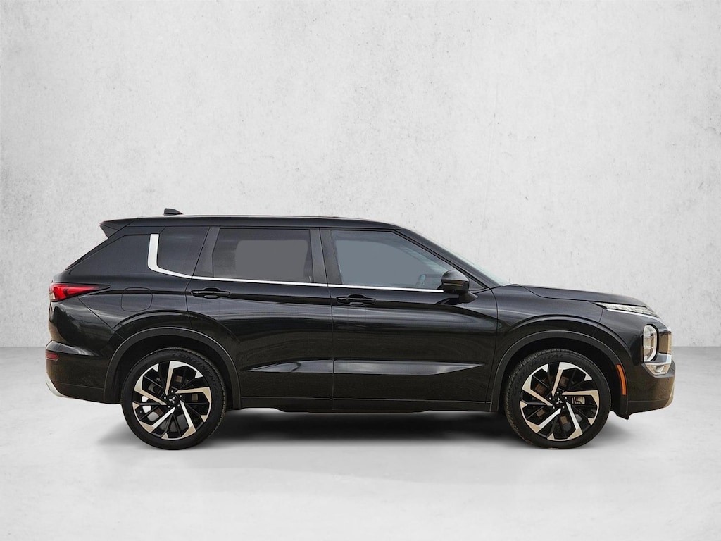 Used 2023 Mitsubishi Outlander SE SUV